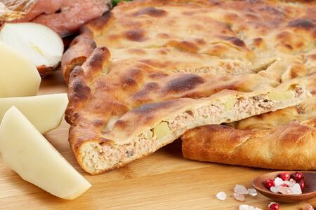 Пирог с фаршем и картофелем