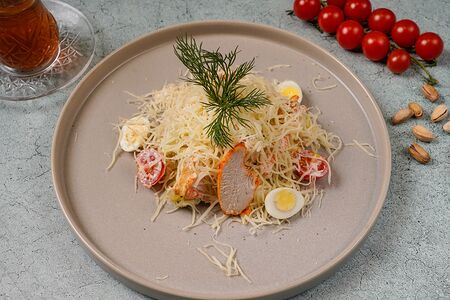 Салат Цезарь с курицей