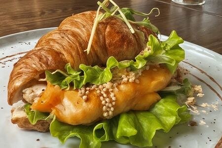 Круассан с курицей