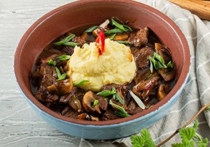 Говядина в перечном соусе с картофельным пюре