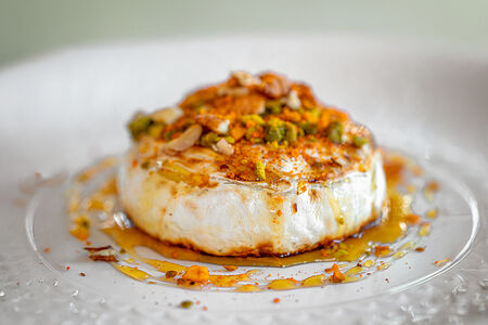 Запечённый камамбер с каштановым мёдом