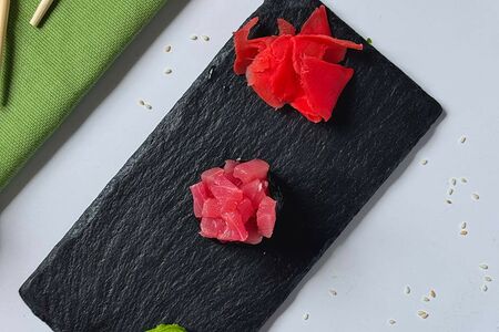 Острый гункан с тунцом