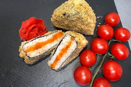 Онигири Темпура лосось чили-манго