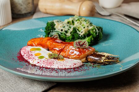 Фаршированный лангустин в лососе