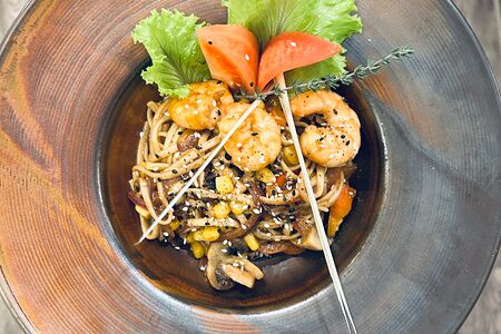 Удон с креветками 