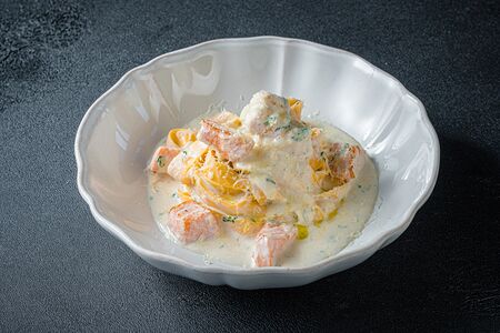 Паппарделле с лососем в сливочном соусе