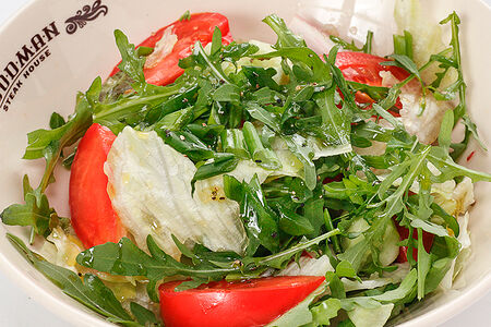 Бизнес-ланч  Салат из свежих овощей и зелени со сметаной