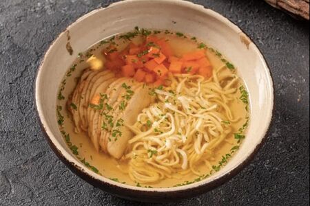 Куриный бульон с лапшой