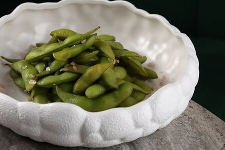 Стручок эдамаме с гималайской солью