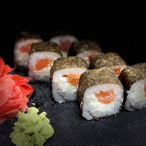 Ролл с лососем