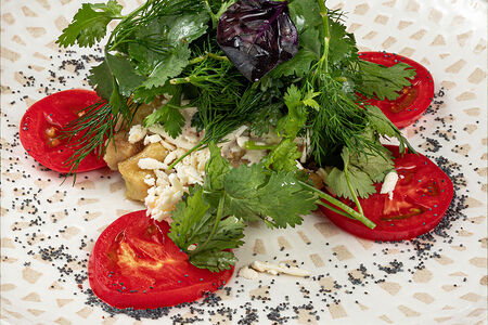 Салат из печеных баклажанов с ореховой заправкой