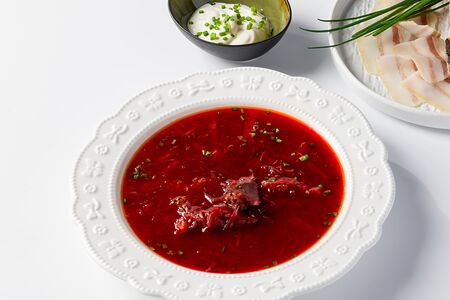 Борщ с томлеными щеками