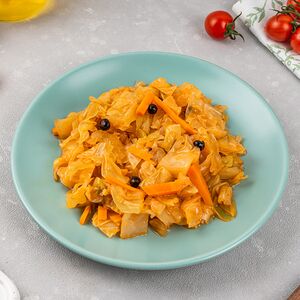 Капуста, тушенная с ягодами можжевельника