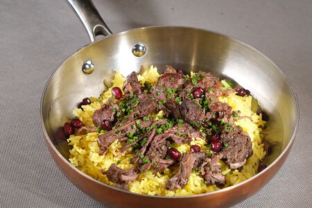 Тажин с томлёной бараньей голенью и рисом по-ирански