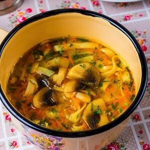 Бульон куриный с лапшой и грибами