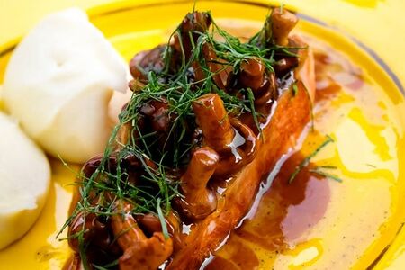 Куриная грудка с лисичками