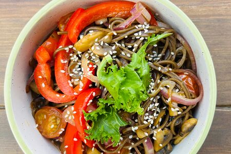 Соба гречневая с овощами 