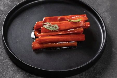 Запеченная морковь с фирменным соусом