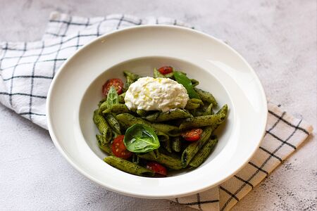 Паста песто с курицей