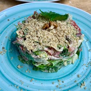 Салат Восторг с языком и фасолью