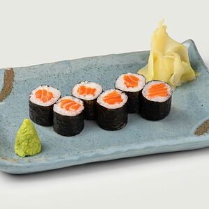 Роллы с лососем
