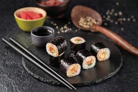 Ролл Сяке-спайси