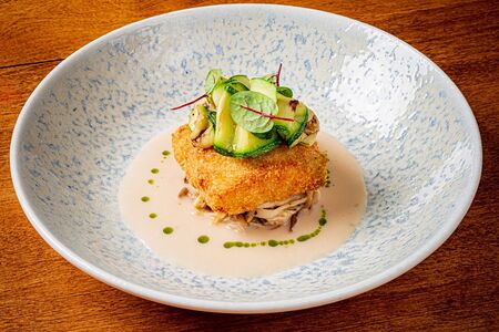 Хрустящая треска с соусом из анчоусов