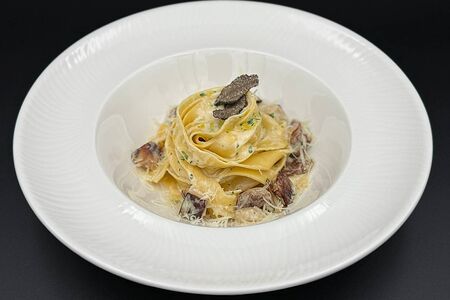 Папарделле с белыми грибами и летним трюфелем
