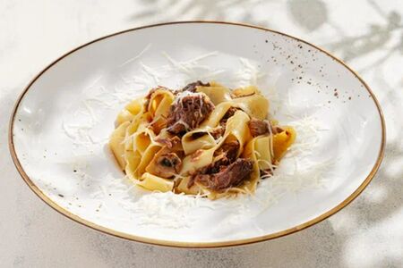 Папарделле с томлеными щечками