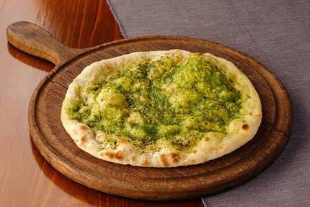Фокачча с соусом песто и пармезаном