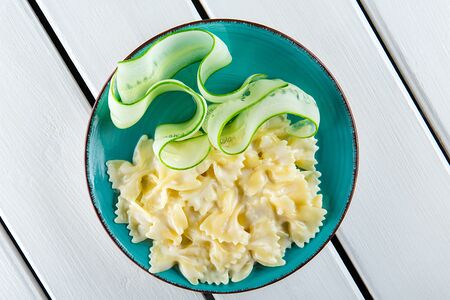 Макарошки детские бантики с сыром