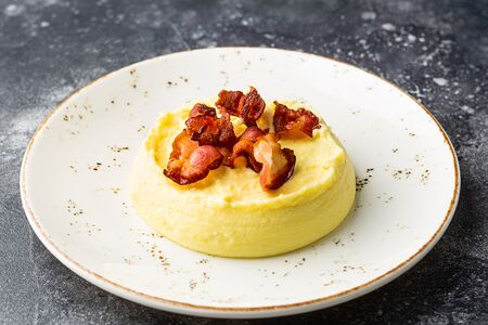 Картофельное пюре с жареным беконом