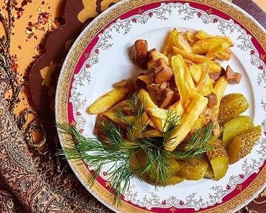 Жареная картошка с белыми грибами