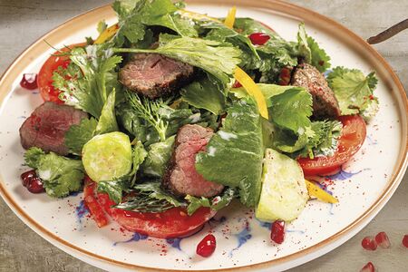 Салат грузинский с говядиной