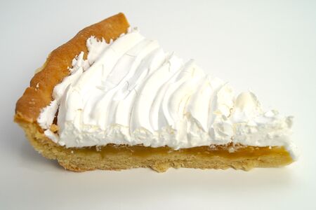 Пирог меренговый с грушей