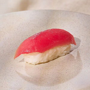 Суши с тунцом