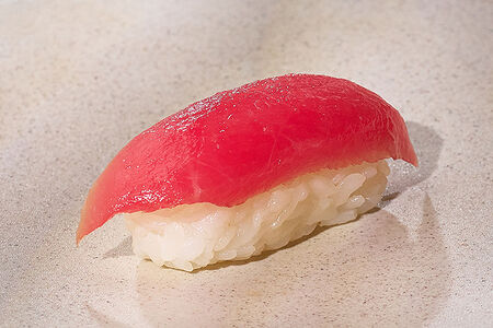 Суши с тунцом