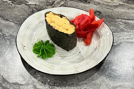 №89 Гункан с копченым лососем