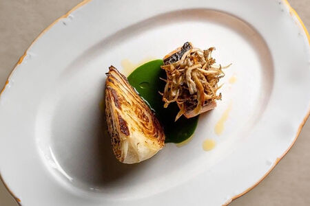 Лосось с запеченной капустой