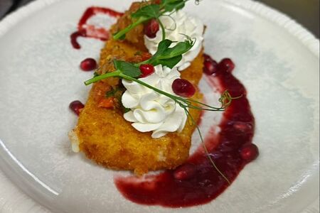 Жареный сулугуни с соусом