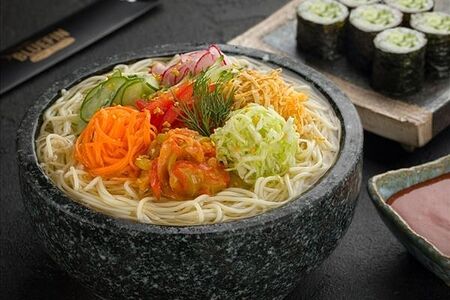 Большая порция кук-су с овощами (холодный суп)