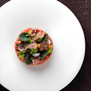 Тартар из говядины, гель из желтка