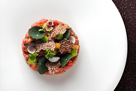 Тартар из говядины, гель из желтка