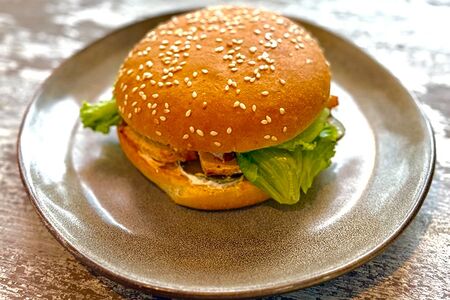 Гамбургер с шашлыком из курицы