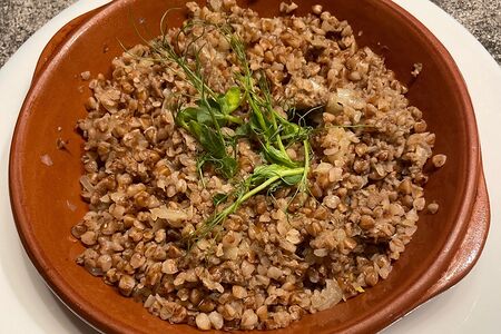 Греча с грибами и жареным луком 