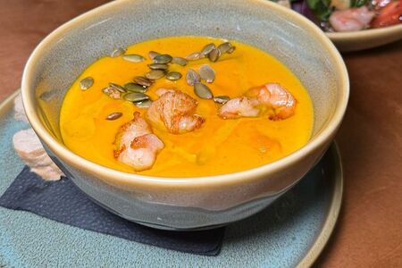Тыквенный крем-суп с креветками