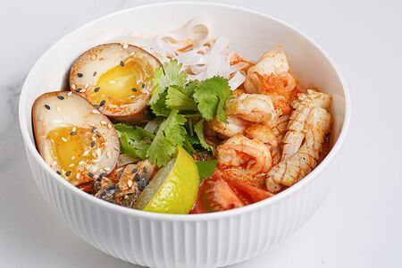 Том-ям Рамен с морепродуктами