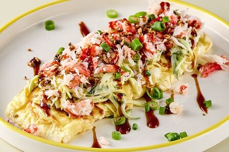 Омлет с крабом и авокадо