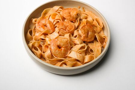 С креветками и соусом биск