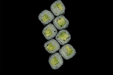 Ролл с авокадо